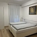 Villa Dina